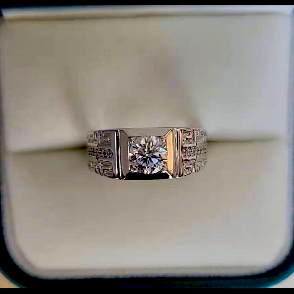 Men 1 carat moissanite ring